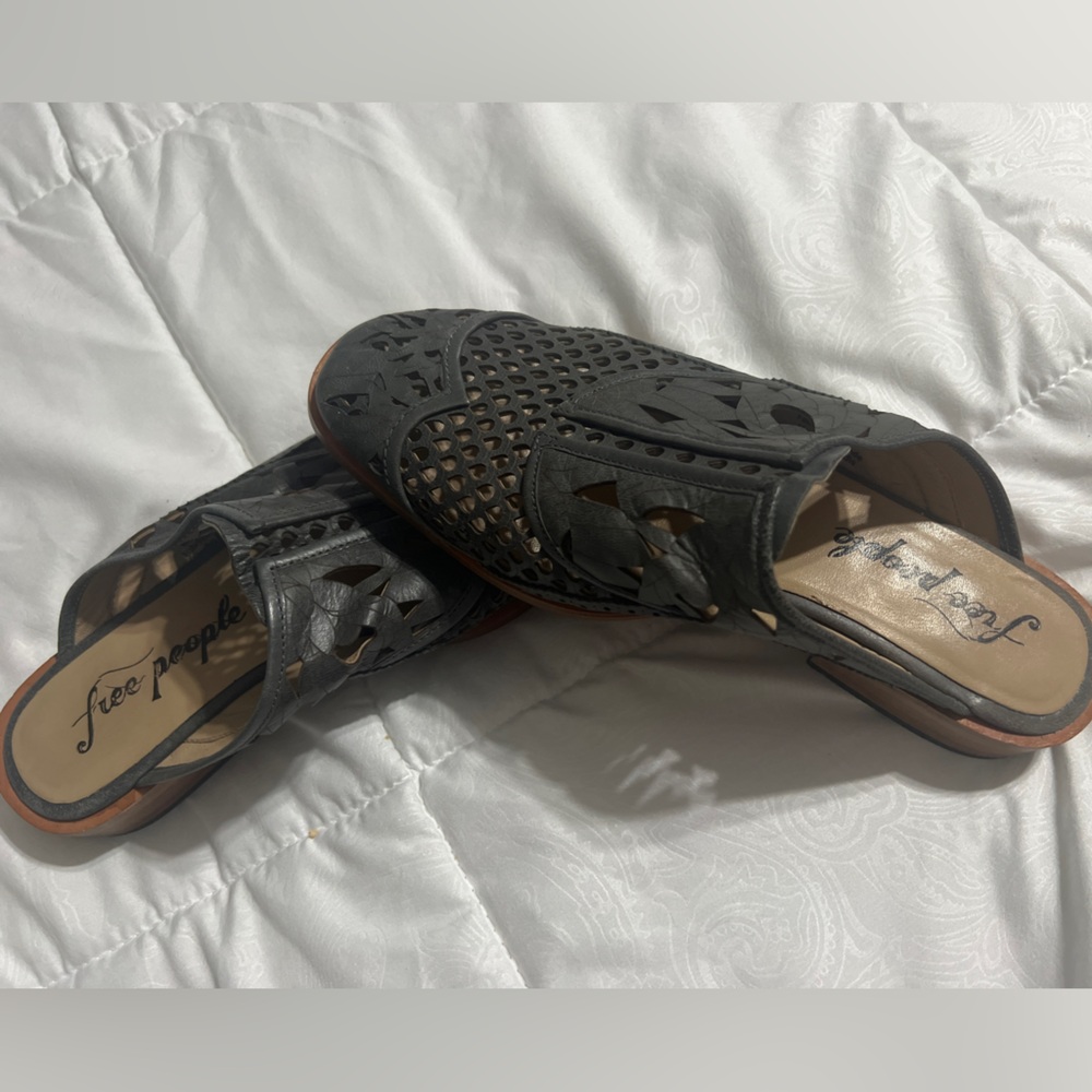 Free People Black Leather Laser-Cut Mule with Natural Wood Sole - Picture 6 of 8